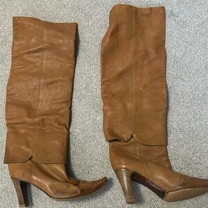 bottega veneta boots used size 38 1/2
Size 38.5 there are water marks see photo
